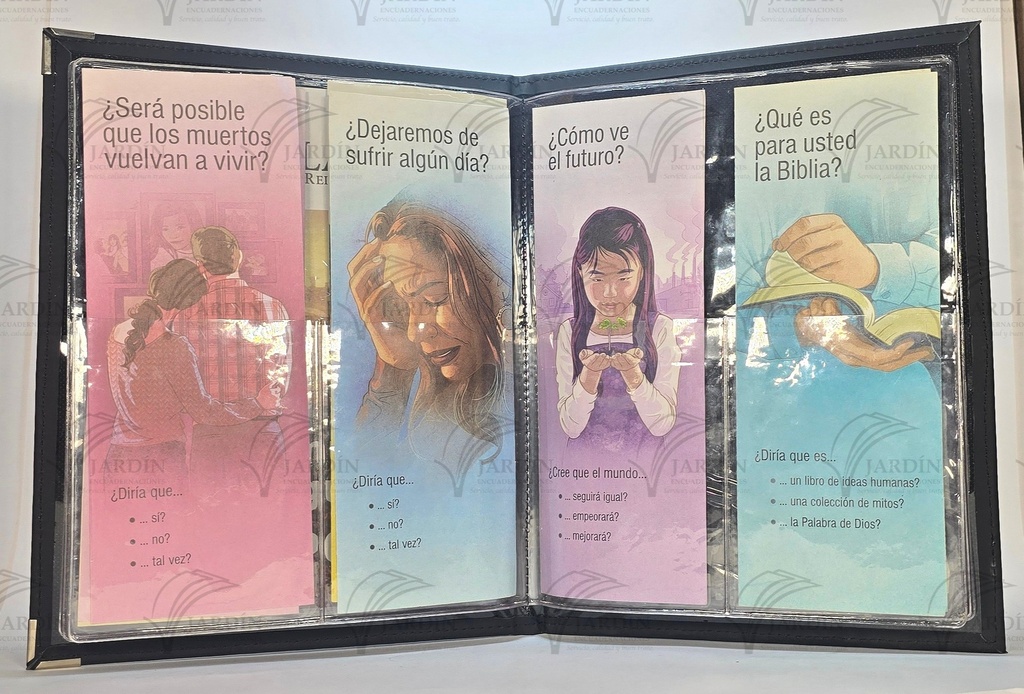 CARPETA C/RELIEVE EXHIBIDOR Y ESQUINERO METÁLICO ACOJINADA COSIDA