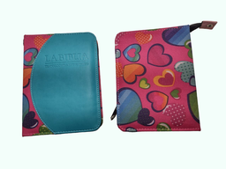 [FBC2-048] FORRO BIBLIA MEDIANA C/CIERRE CAJA RELIEVE COMBINADA CORAZONES GRANDES FONDO FUCSIA-TURQUESA